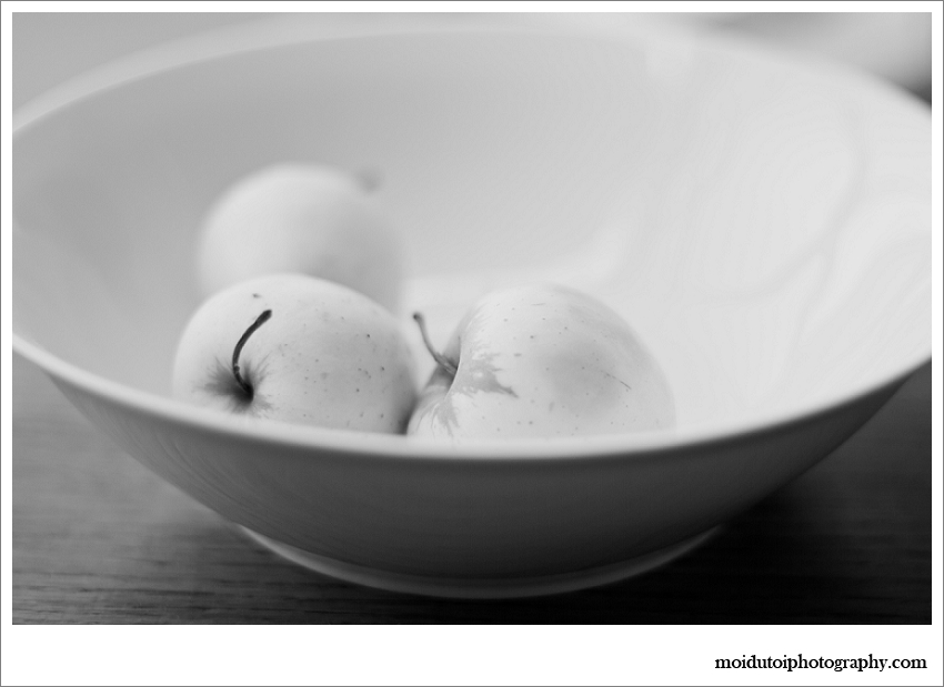 Still life, natural light, apples, black and white