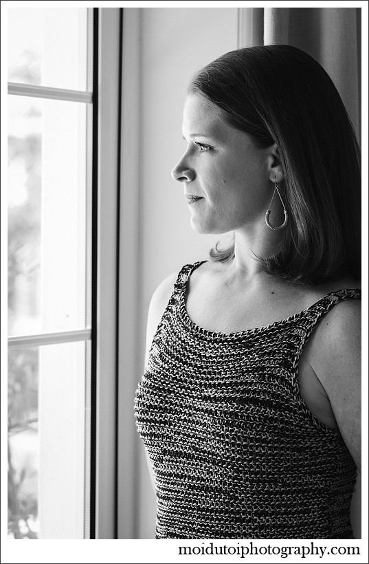 chiaroscuro, portrait, woman at window