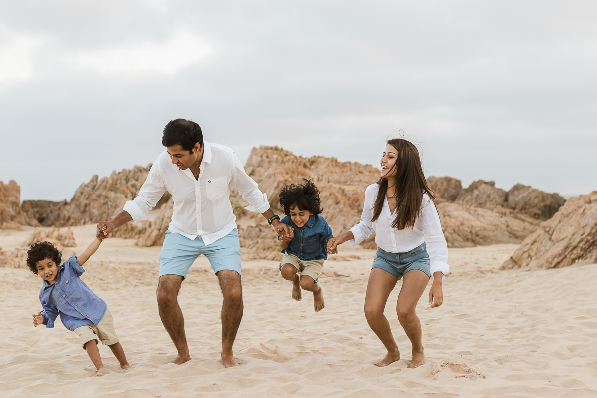 sedgefield photographer moi du toi gives 3 tips on preparing for a family photo sessions at buffelsbaai beach