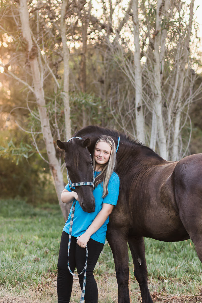 Garden Route photographer moi du toi sunset equine photo shoot session with teenagers and horses in Sedgefield