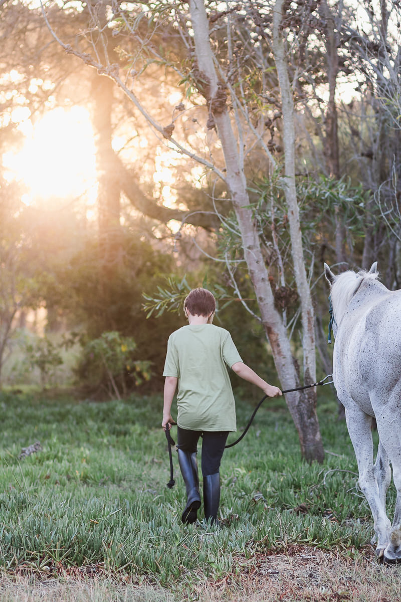 Garden Route photographer moi du toi sunset equine photo shoot session with teenagers and horses in Sedgefield