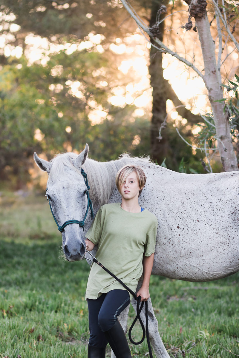 Garden Route photographer moi du toi sunset equine photo shoot session with teenagers and horses in Sedgefield