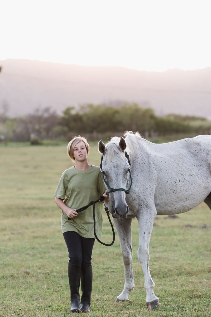 Garden Route photographer moi du toi sunset equine photo shoot session with teenagers and horses in Sedgefield