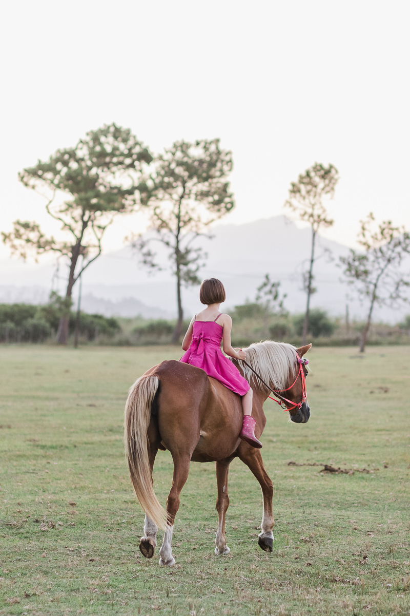 Garden Route photographer moi du toi sunset equine photo shoot session with teenagers and horses in Sedgefield