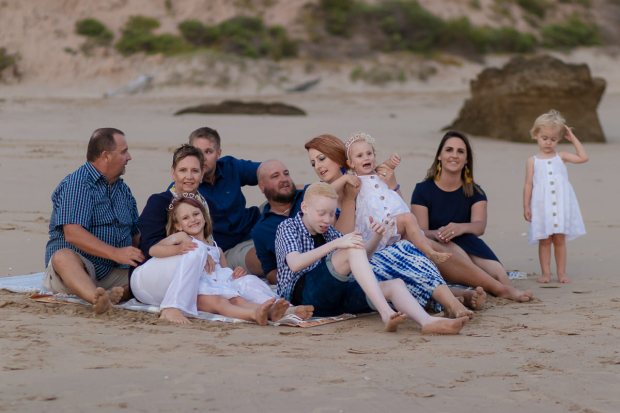 Large family group sitting sedgefield beach photoshoot