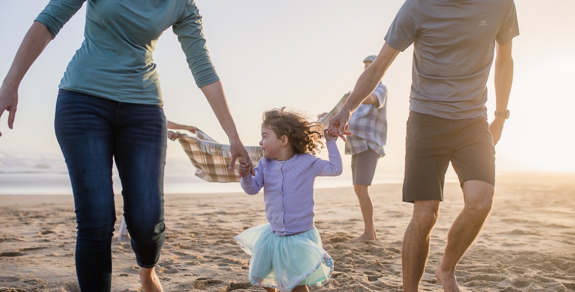 parents and little girl sunset family photo session at Myoli Beach Sedgefield photographer moi du toi