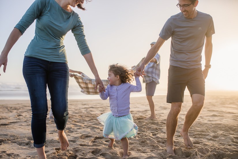 parents and little girl sunset family photo session at Myoli Beach Sedgefield photographer moi du toi