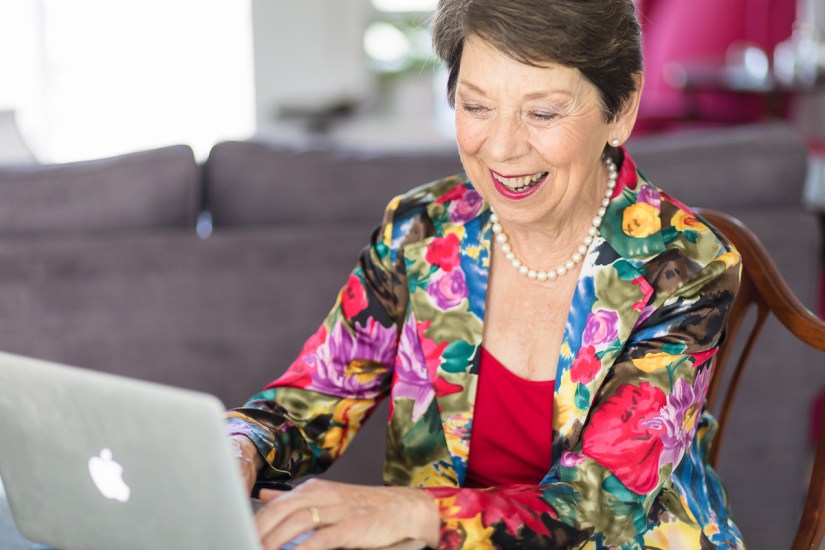 woman sitting pose laughing personal branding photo session knysna