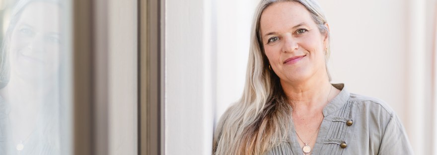 light and airy branding photo shoot headshot photographed at Sedgefield by moi du toi photography